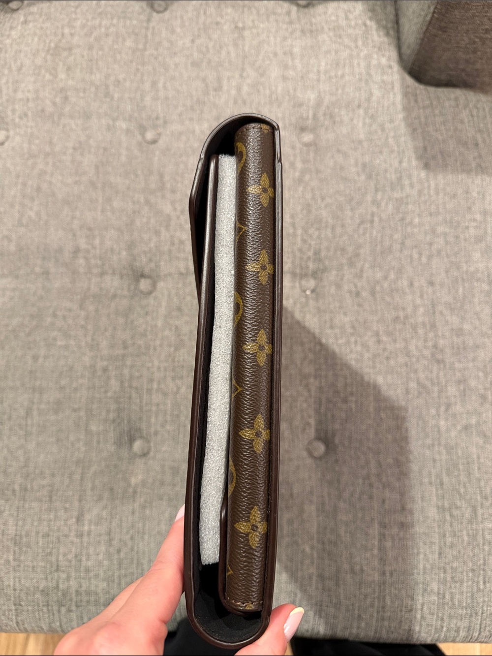 Louis Vuitton - Picture 2 of 5